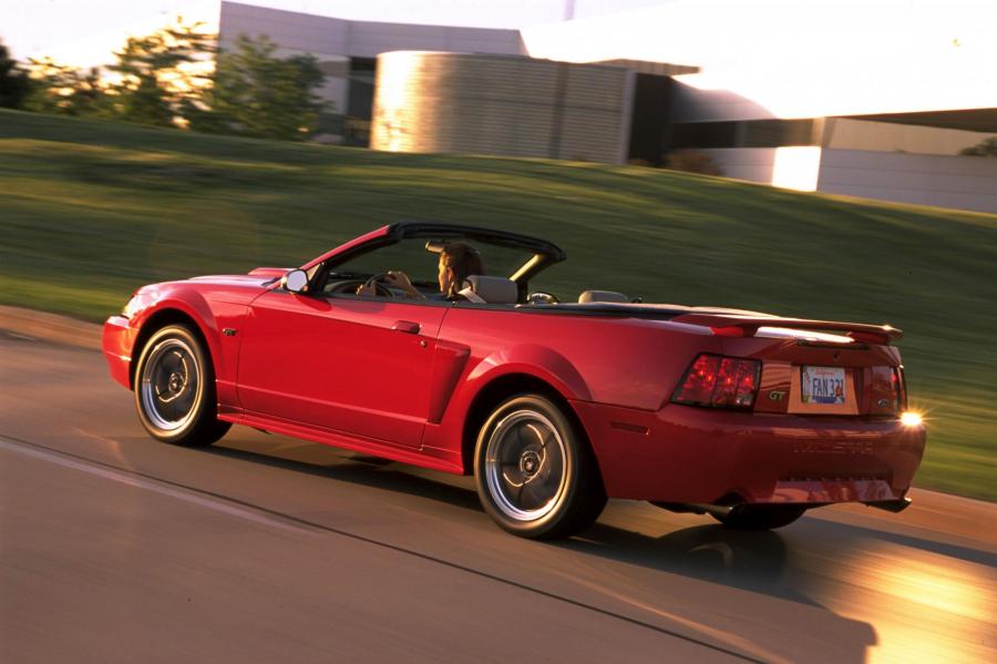  Ford Mustang GT Convertible 1999 года  (фото 44 из 74)